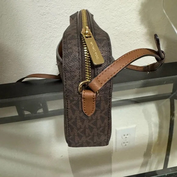 Michael Kors Jet Set Large Logo Crossbody Bag - Picture 4 of 9